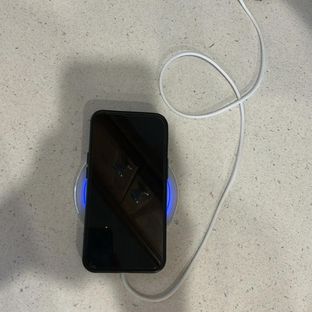 Round Wireless Charger with Green LED